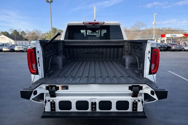 Used 2024 GMC Sierra 1500 AT4 w/ Technology Package image 8