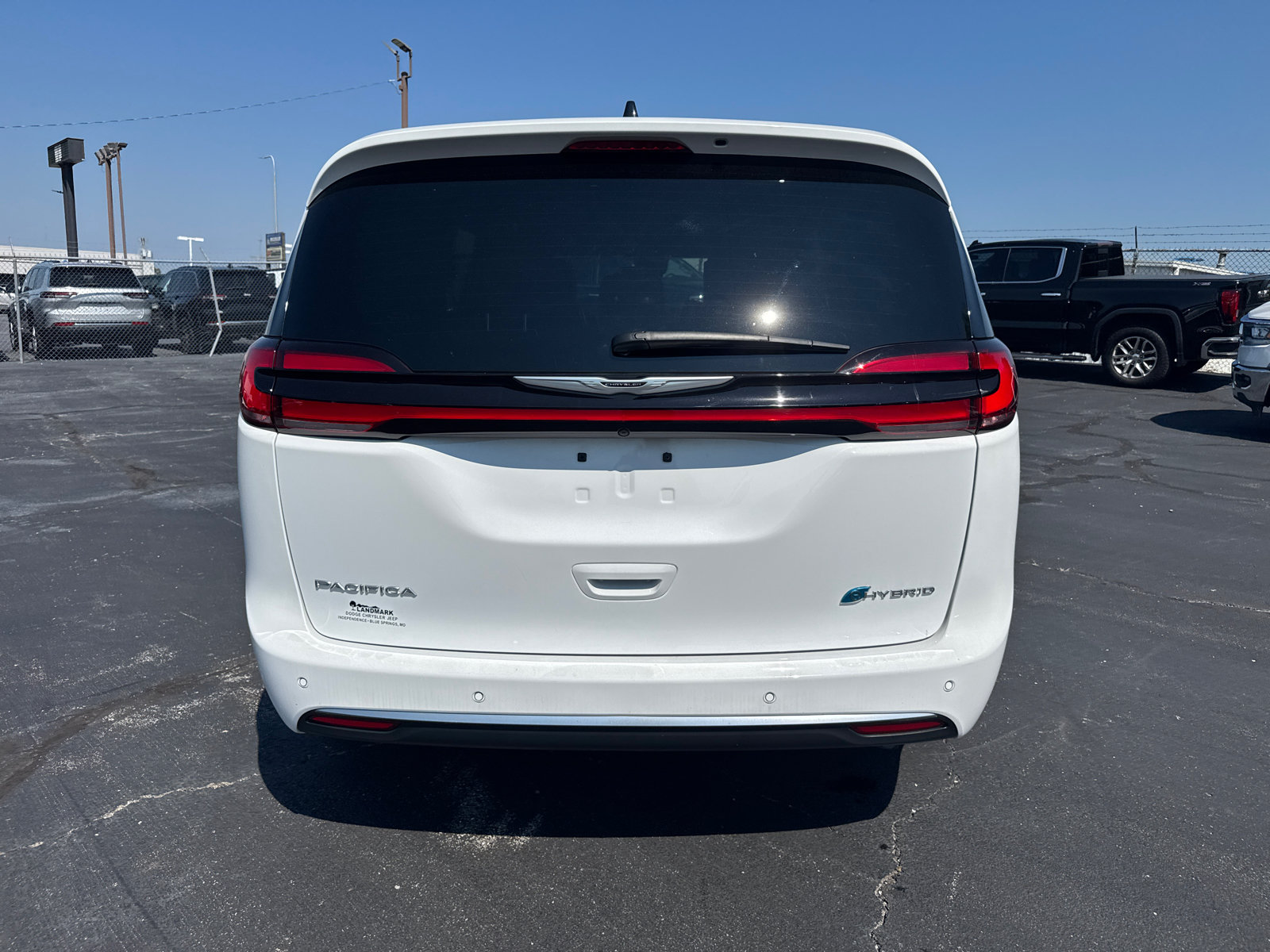 Used 2024 Chrysler Pacifica Pinnacle FWD image 4