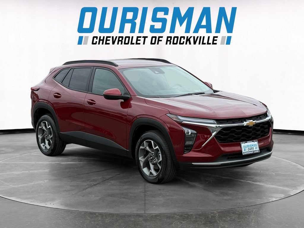 Used 2025 Chevrolet Trax LT FWD image 1