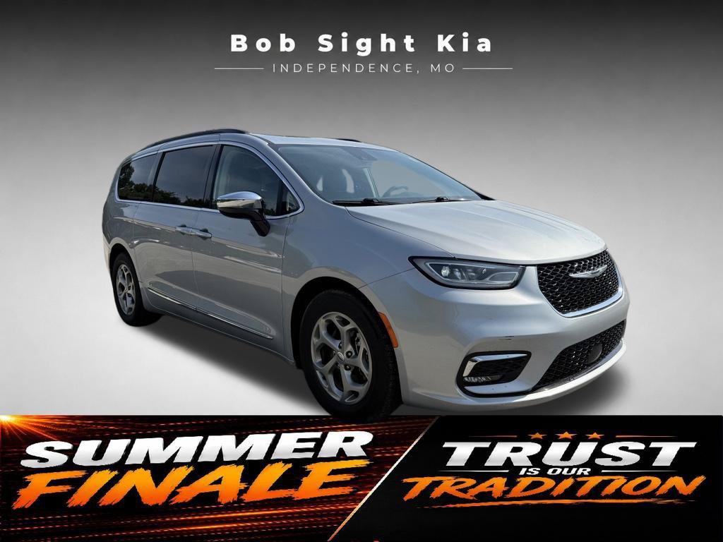 Used 2023 Chrysler Pacifica Limited FWD image 23