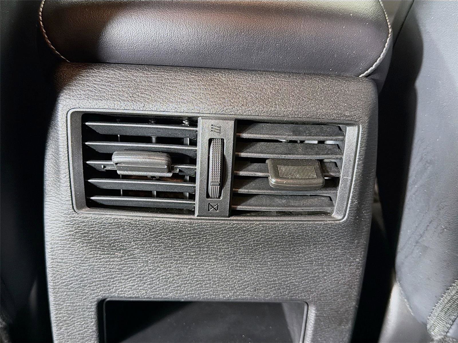 Used 2023 Mitsubishi Outlander SE image 25