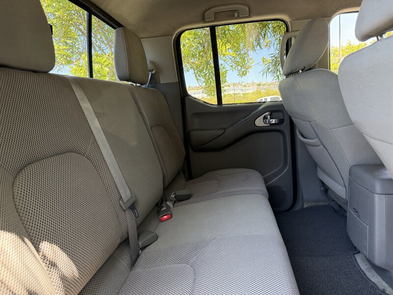 Used 2018 Nissan Frontier SV RWD image 16