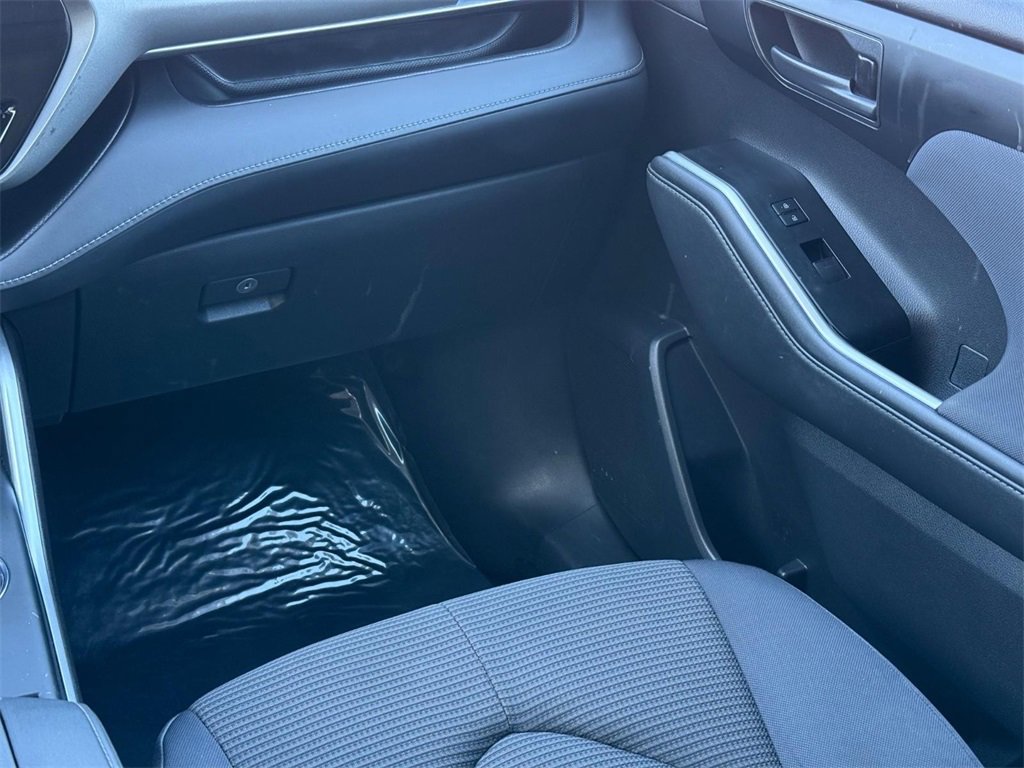 Used 2021 Toyota Highlander LE image 16