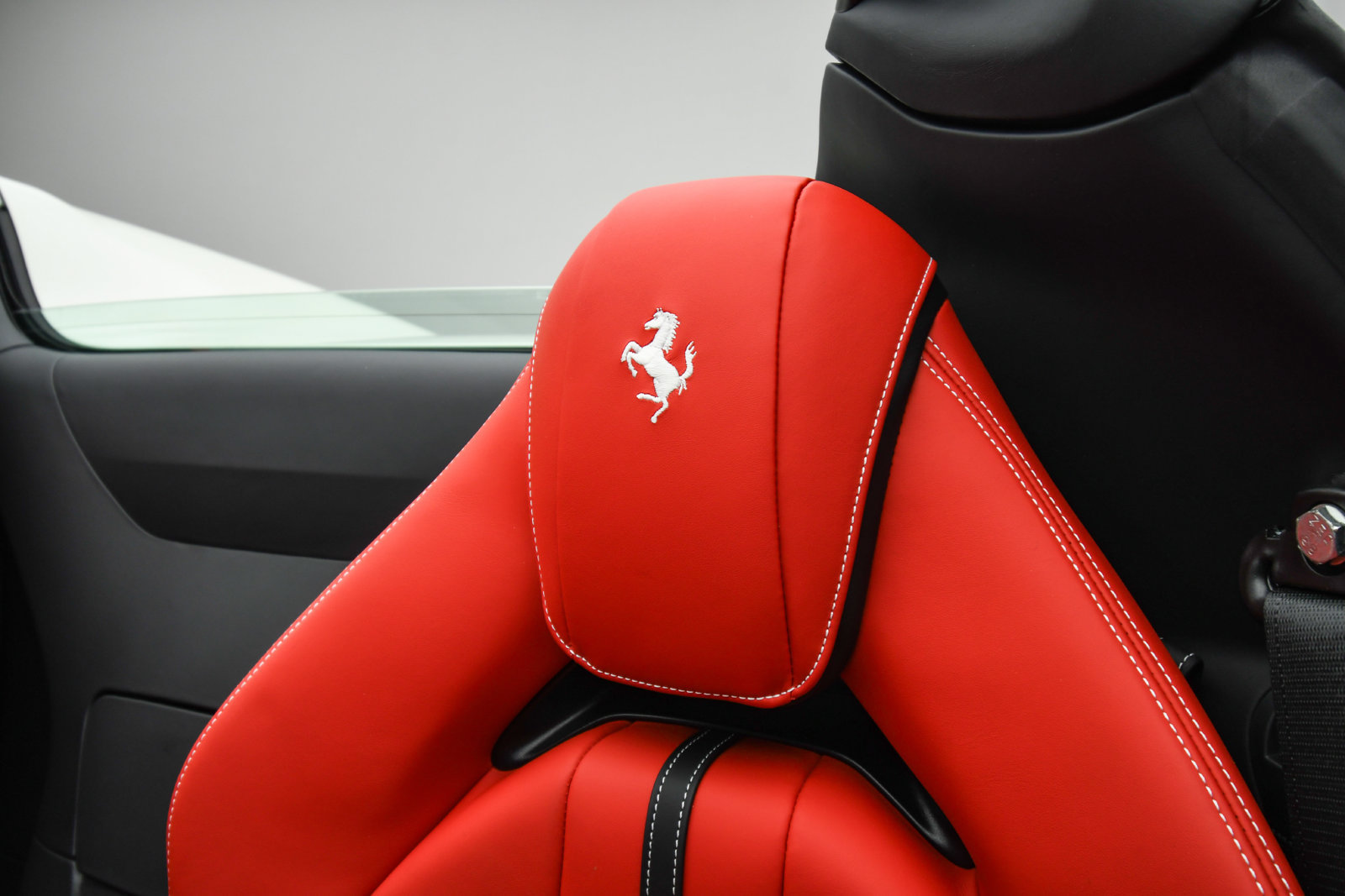 Used 2022 Ferrari 812 GTS RWD image 16