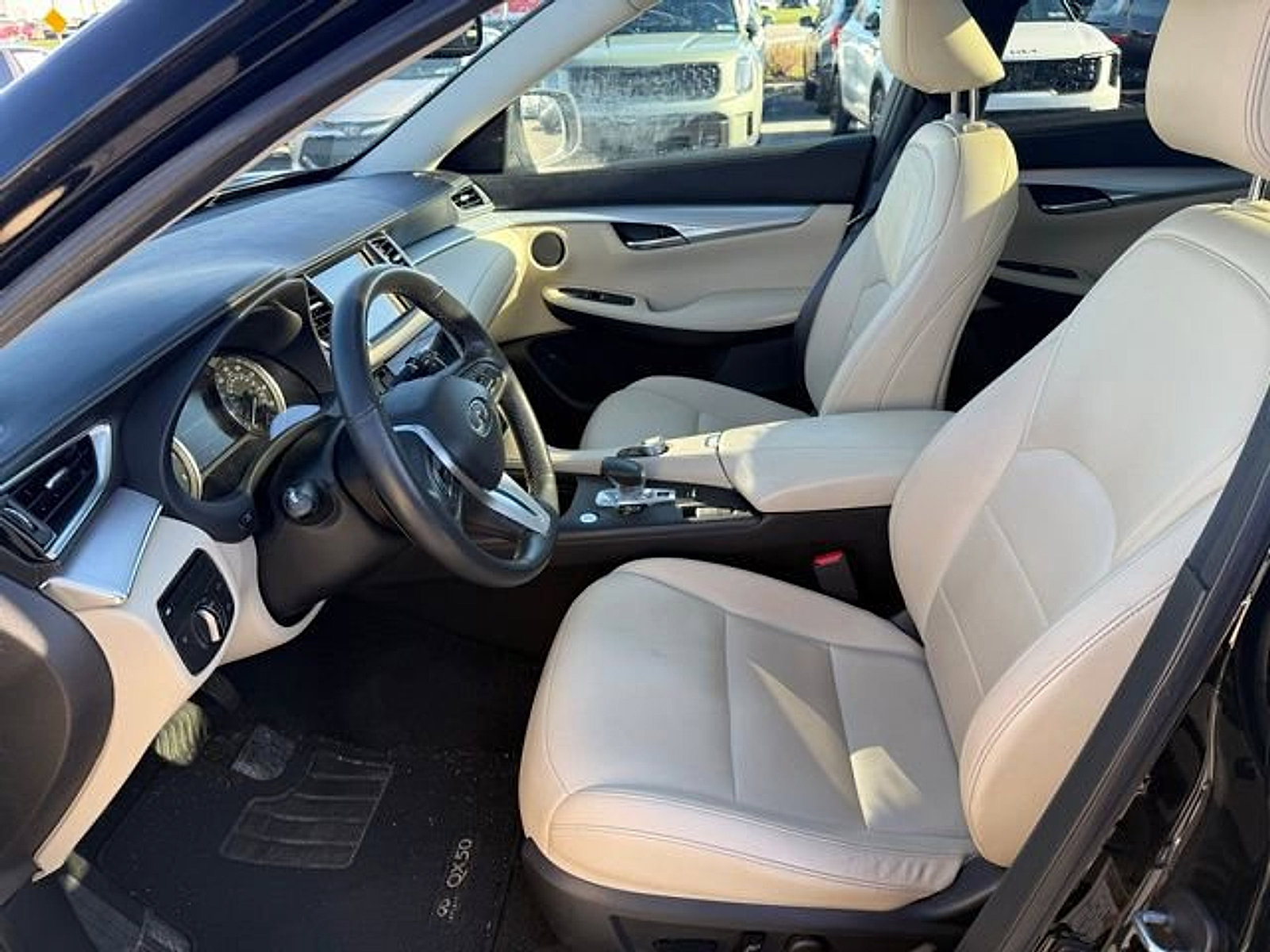 Used 2019 INFINITI QX50 Luxe w/ Navigation Package image 12