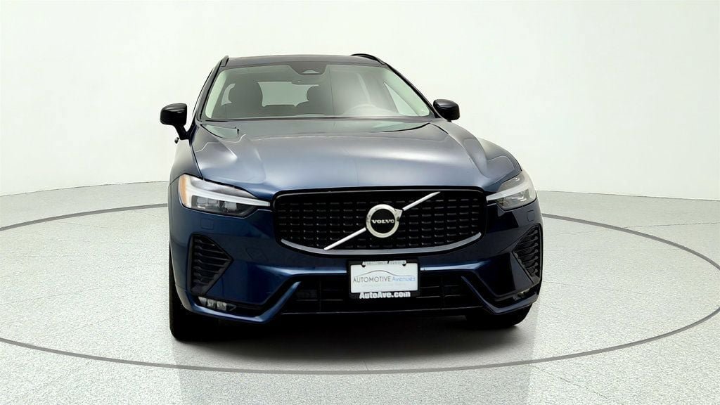 Used 2025 Volvo XC60 B5 Core w/ Climate Package AWD/4WD image 2