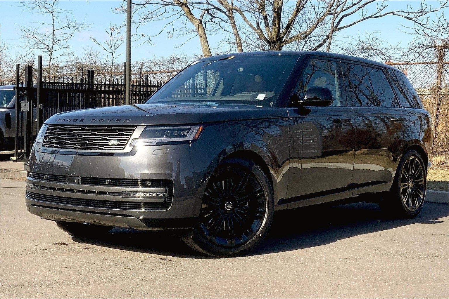 New 2025 Land Rover Range Rover Long Wheelbase SE