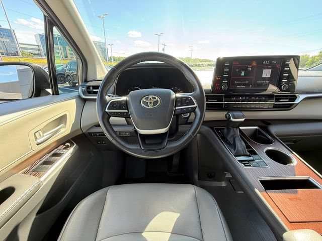 Used 2021 Toyota Sienna XLE FWD image 8