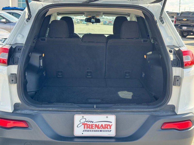 Used 2016 Jeep Cherokee Latitude image 4