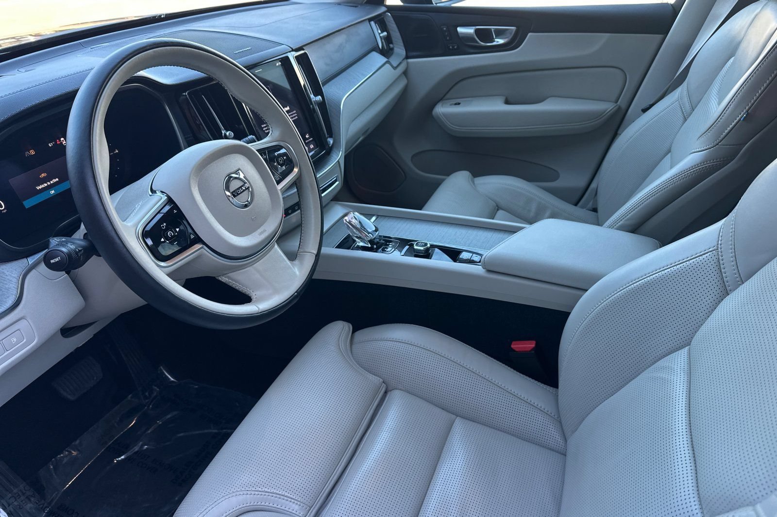 Certified 2024 Volvo XC60 T8 Ultimate w/ Protection Package Premier AWD/4WD image 14