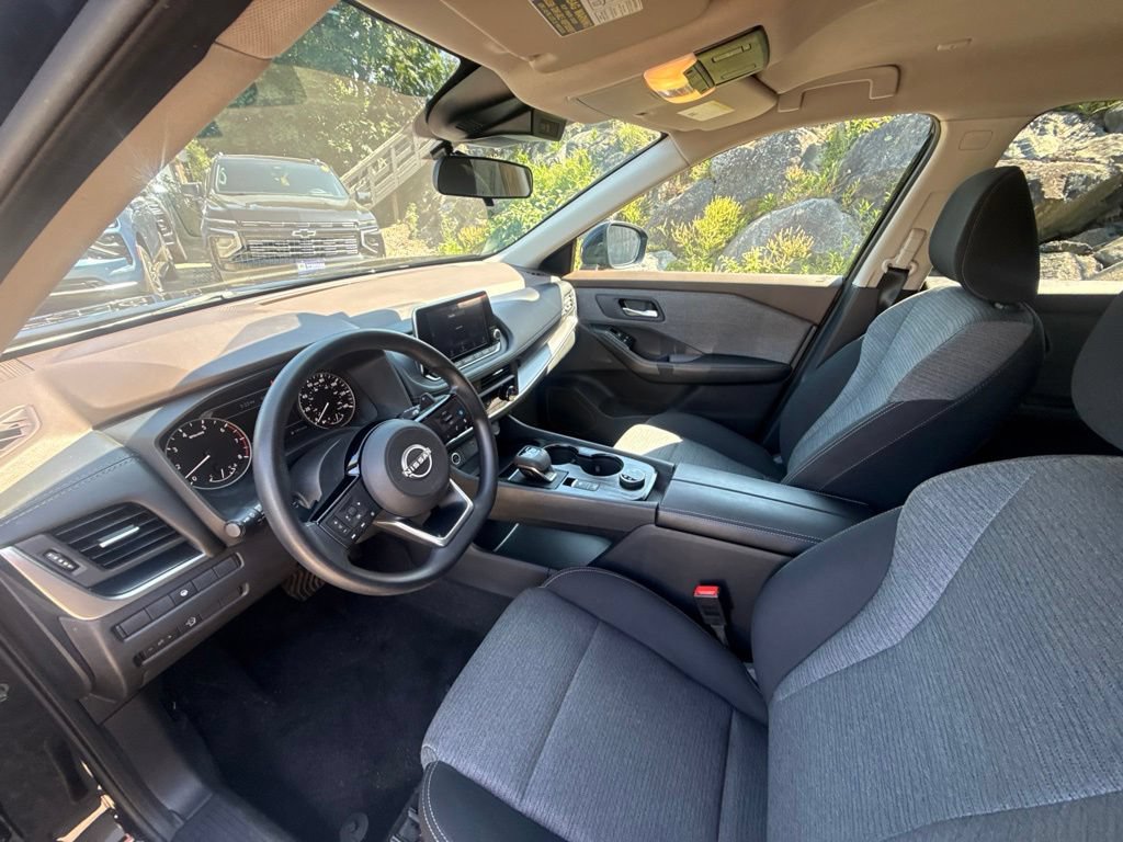 Used 2023 Nissan Rogue SV AWD/4WD image 16