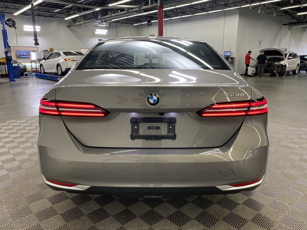 Used 2024 BMW 530i image 6