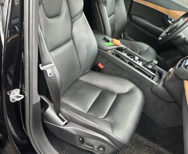 Used 2023 Volvo XC90 B6 Plus w/ Protection Package image 10