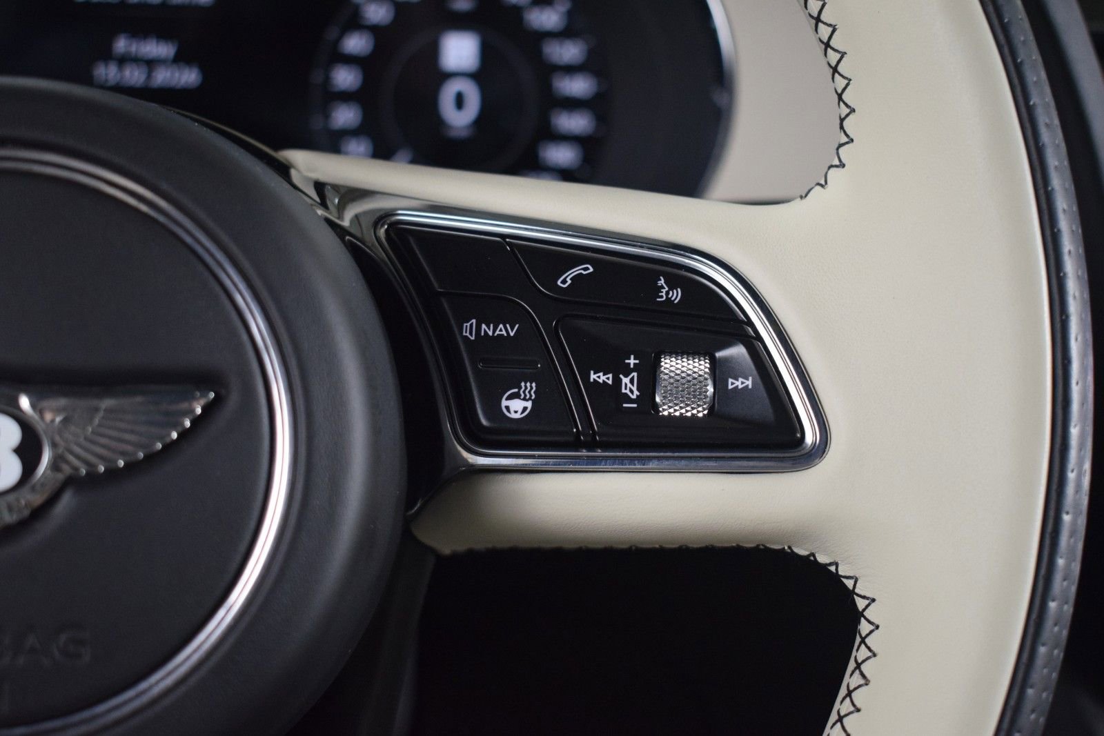 Certified 2024 Bentley Bentayga image 27