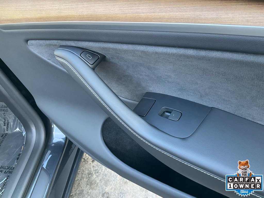 Used 2024 Tesla Model Y Long Range AWD/4WD image 77