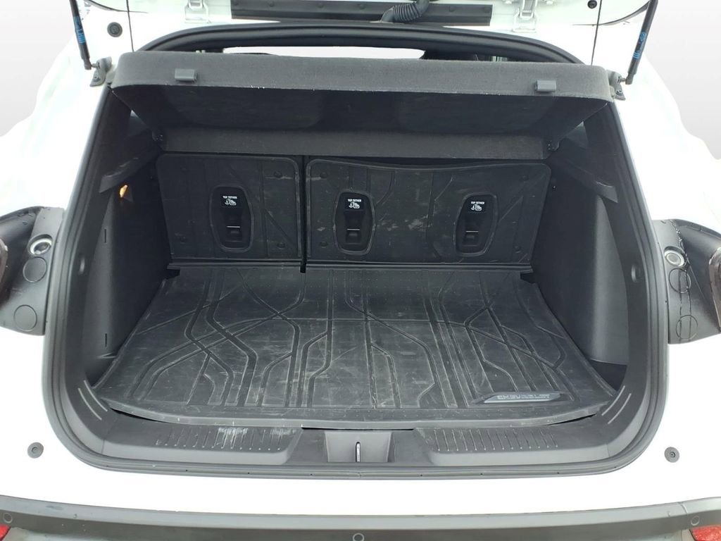 Used 2025 Chevrolet Trax RS w/ Sunroof Package FWD image 11