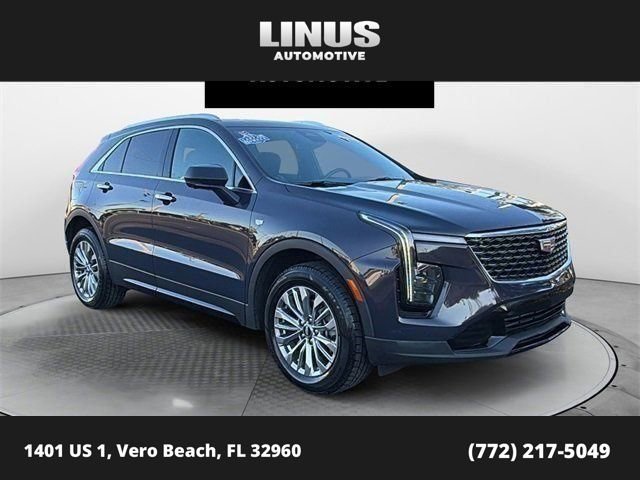 Used 2025 Cadillac XT4 Premium Luxury image 1