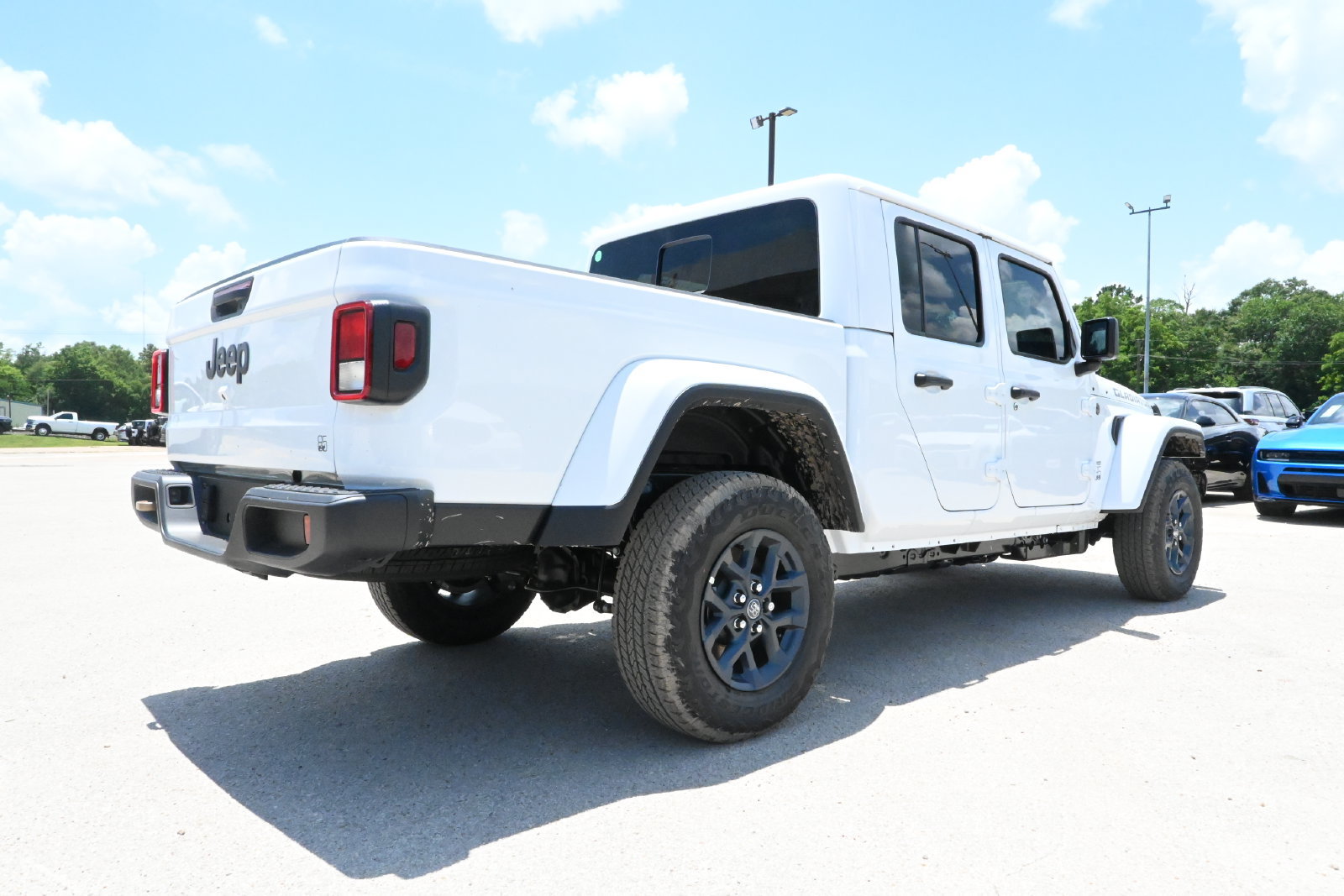 New 2026 Jeep Gladiator Sport AWD/4WD image 3