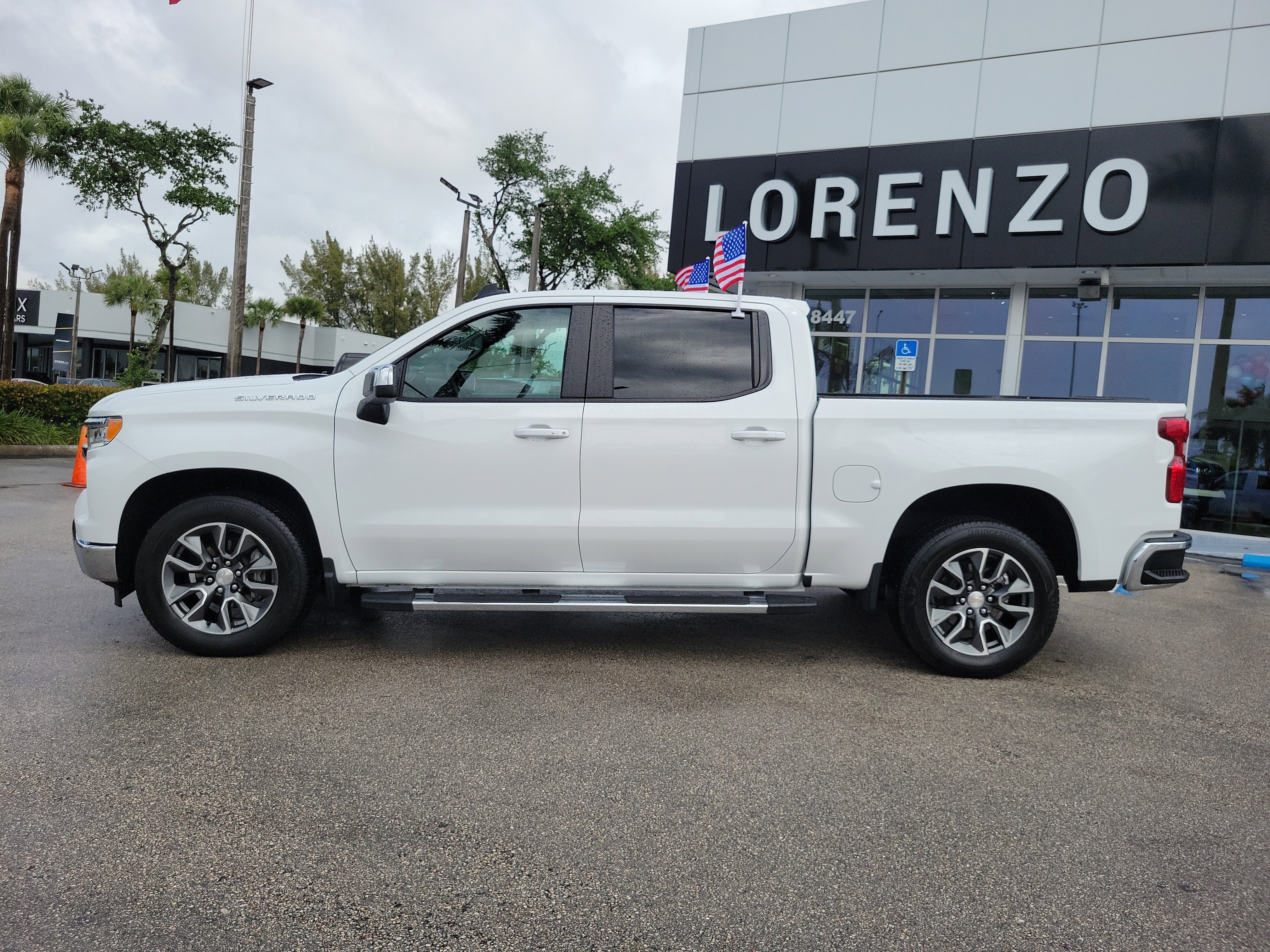 Used 2025 Chevrolet Silverado 1500 LT RWD image 8