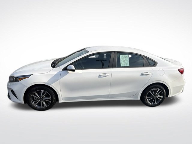 Used 2023 Kia Forte LXS w/ LXS Technology Package FWD image 3