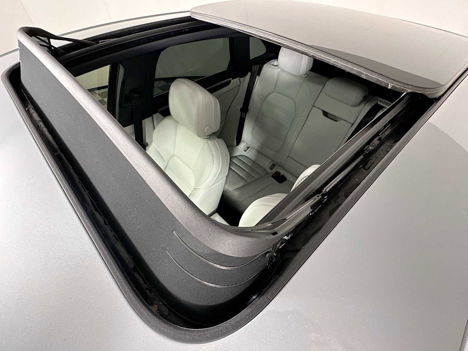 Certified 2025 Porsche Macan S image 23