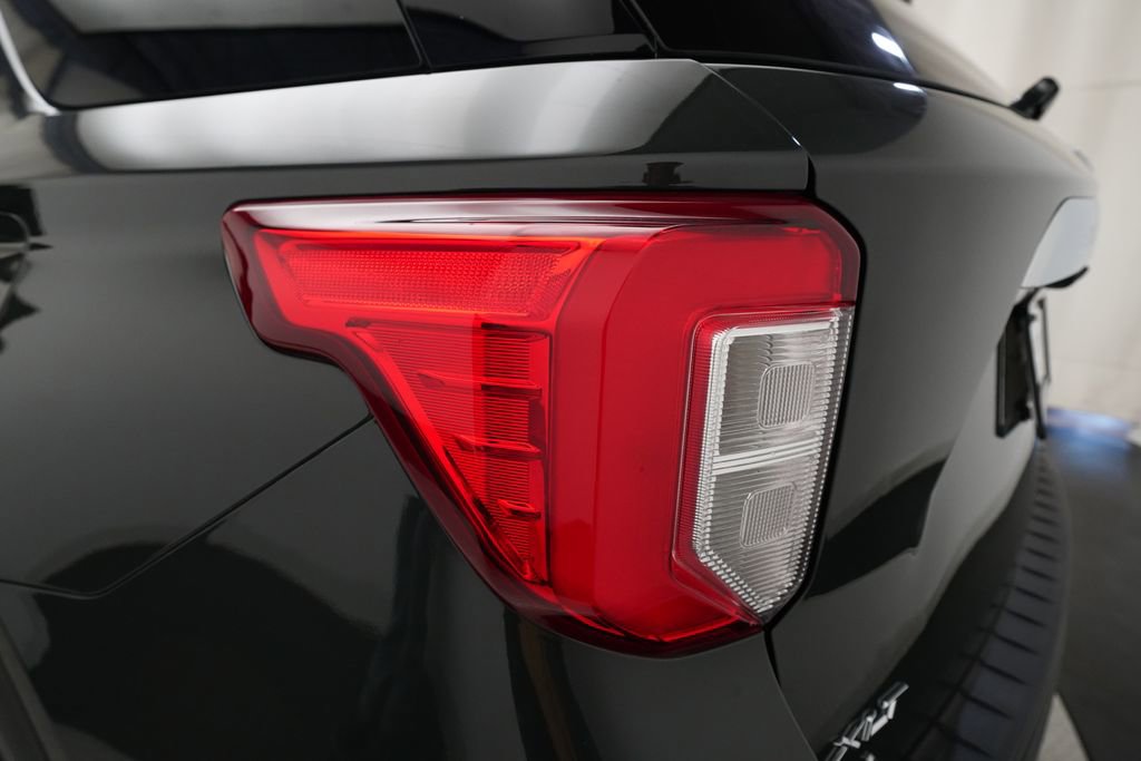 Used 2023 Ford Explorer XLT w/ Equipment Group 202A AWD/4WD image 31