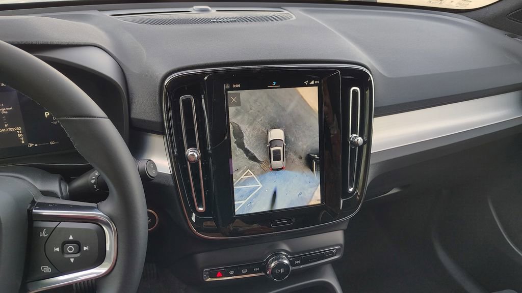 New 2026 Volvo XC40 B5 Ultra w/ Climate Package image 19