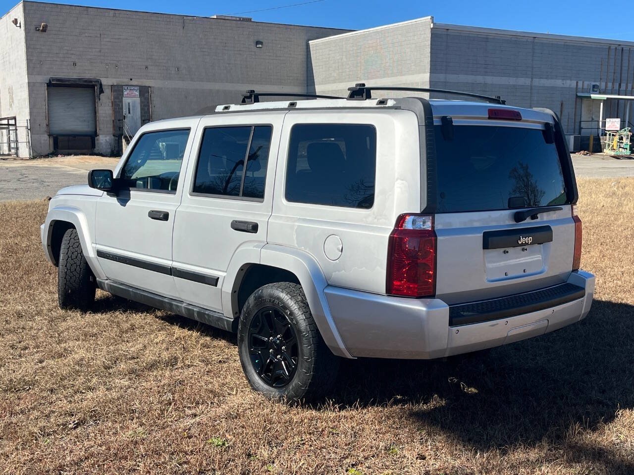 Used 2006 Jeep Commander 2WD w/ Popular Equipment Group image 3