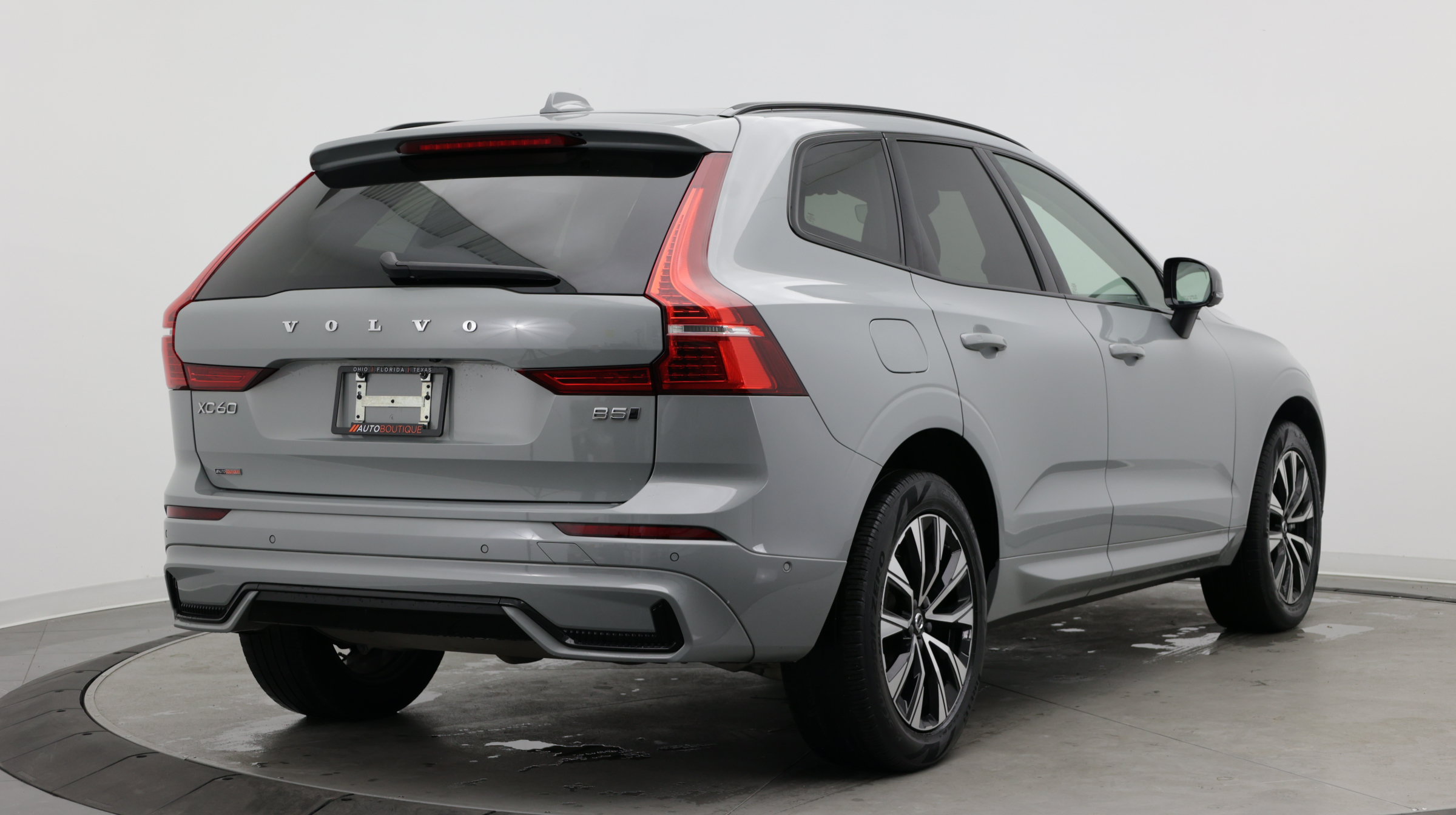 Used 2024 Volvo XC60 B5 Plus AWD/4WD image 7
