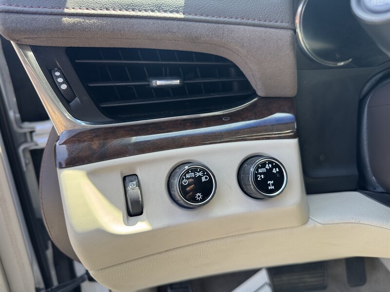 Used 2016 Cadillac Escalade Luxury AWD/4WD image 25
