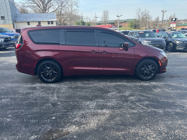 Used 2020 Chrysler Pacifica Touring w/ Advanced Safetytec Group image 5