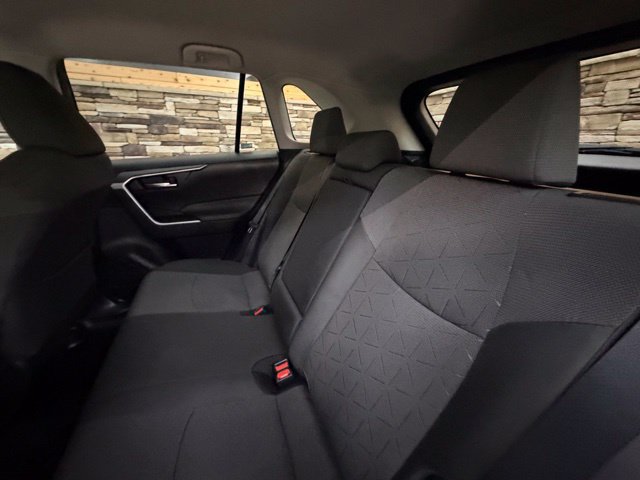 Used 2021 Toyota RAV4 XLE AWD/4WD image 31