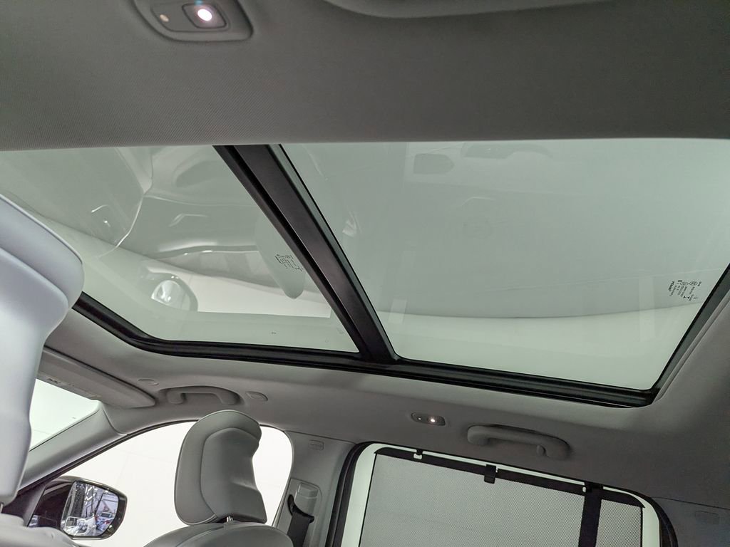 Used 2022 Jeep Grand Cherokee Overland w/ Adv Protech Group III image 13