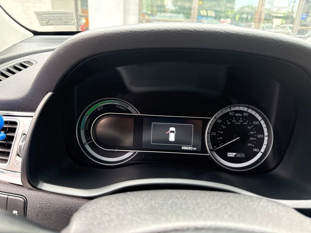 Used 2017 Kia Niro Touring w/ Advanced Technology Package FWD image 9