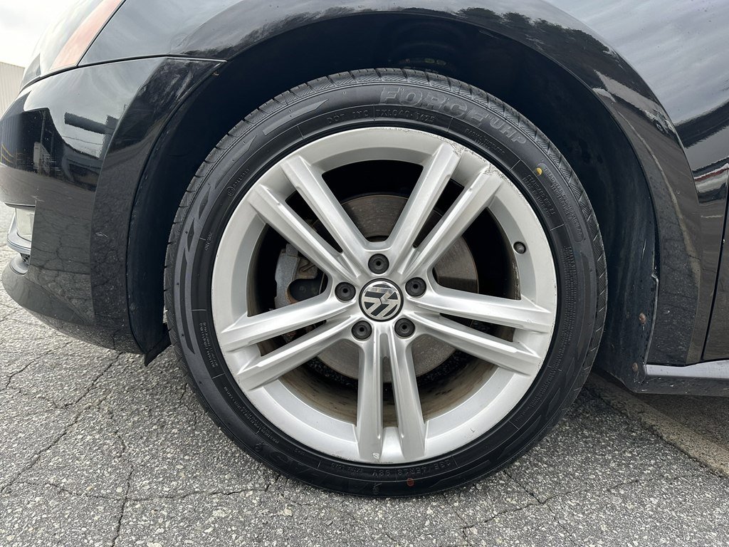 Used 2015 Volkswagen Passat 1.8T SEL Premium image 13