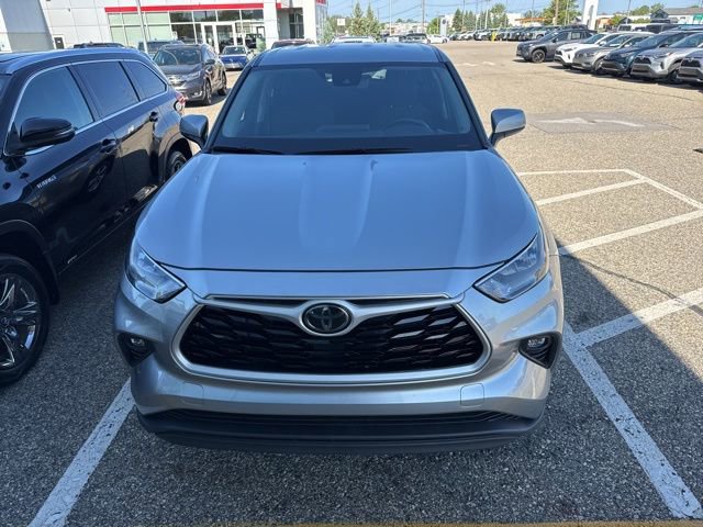 Used 2020 Toyota Highlander LE AWD/4WD image 11