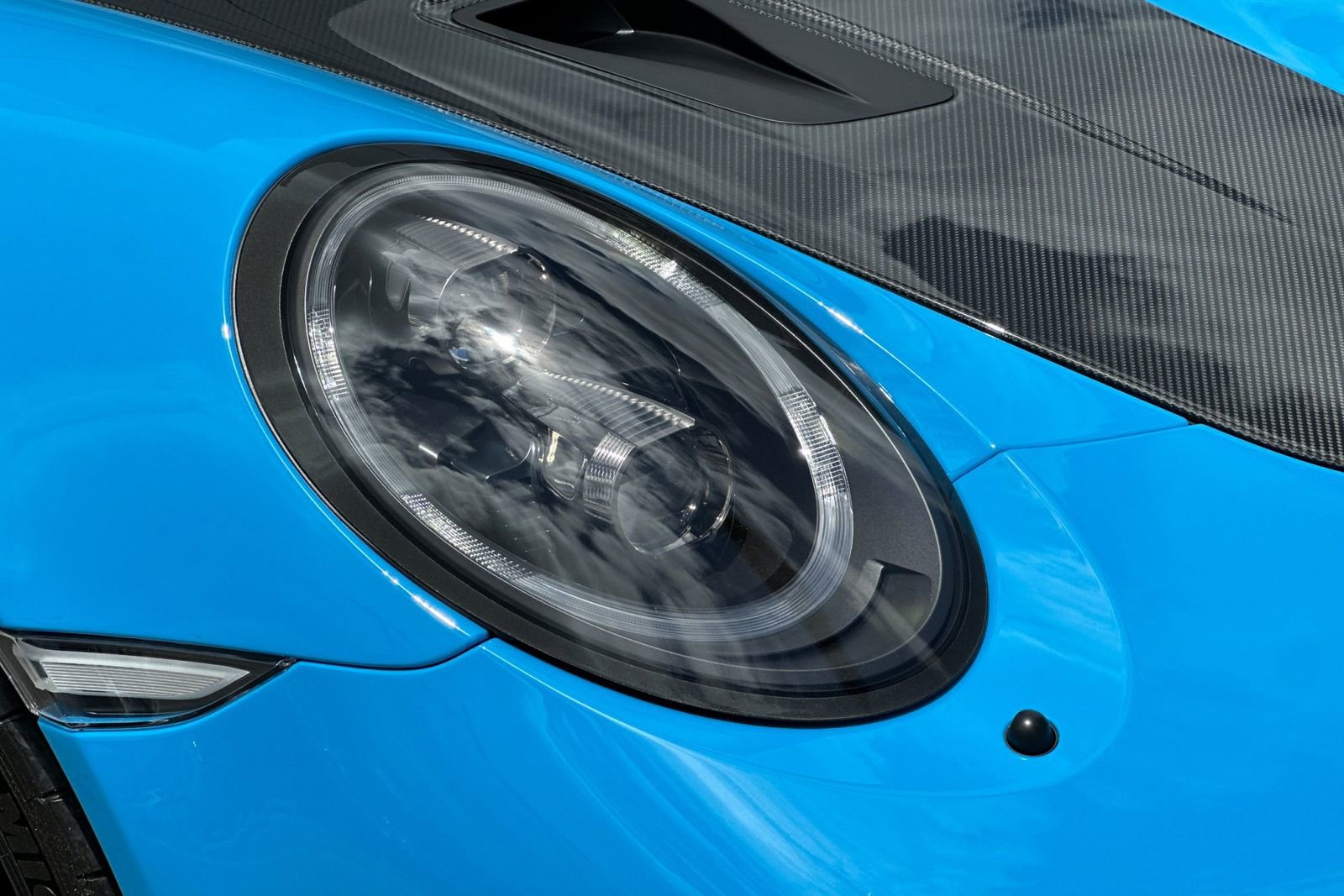 Certified 2018 Porsche 911 GT2 RS RWD image 35