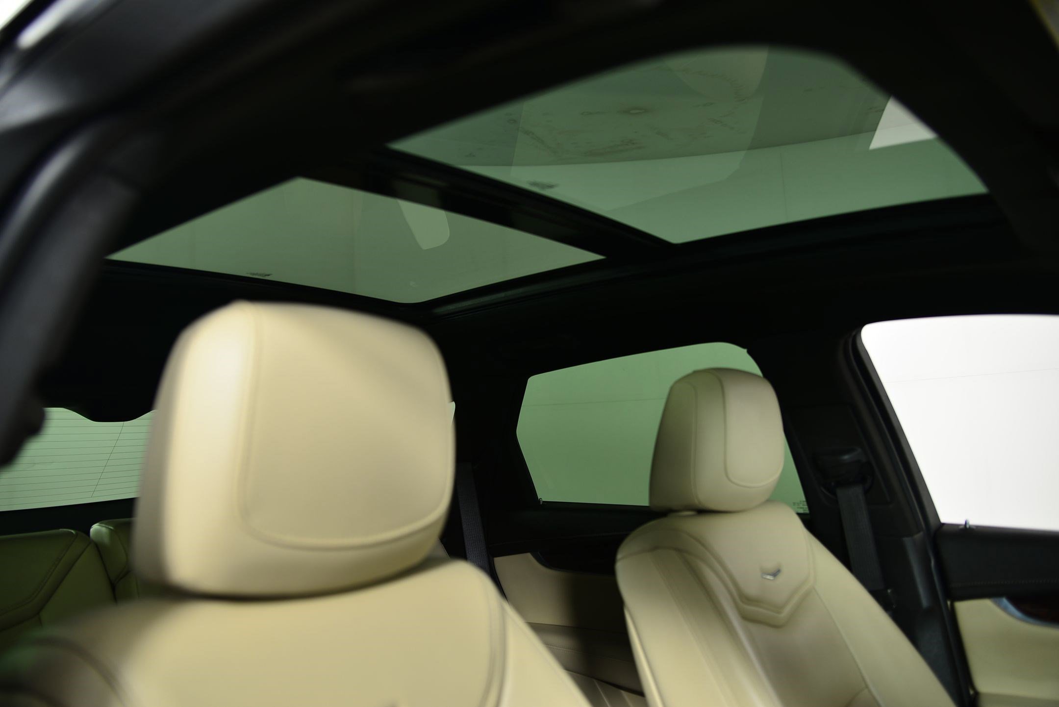 Used 2018 Cadillac XT5 Luxury w/ Driver Awareness Package image 12