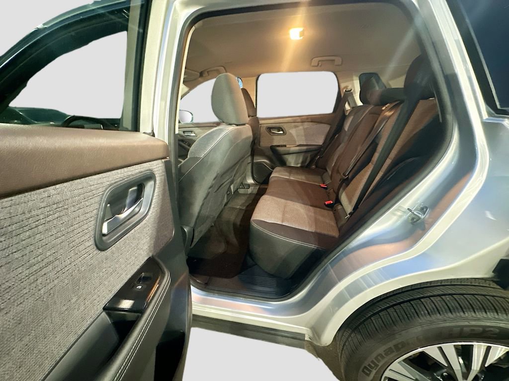 Used 2022 Nissan Rogue SV AWD/4WD image 24