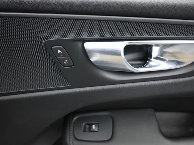 Used 2024 Volvo XC60 B5 Core image 30