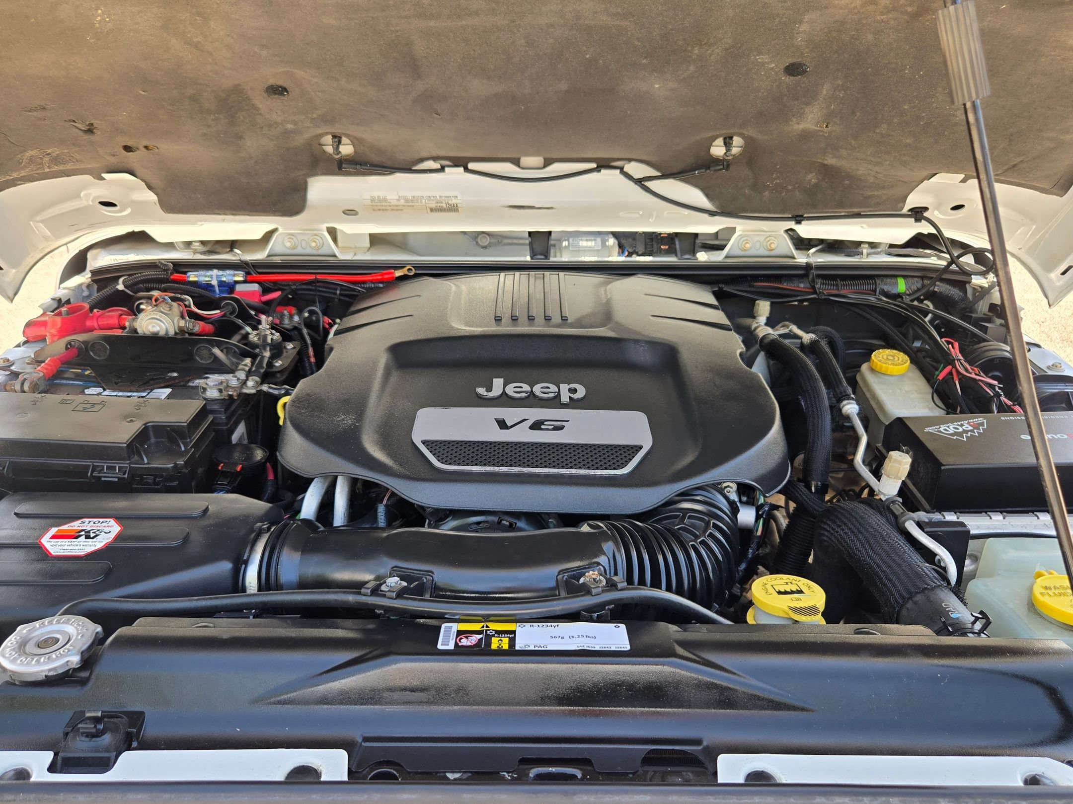 Used 2015 Jeep Wrangler Unlimited Rubicon w/ Connectivity Group AWD/4WD image 32