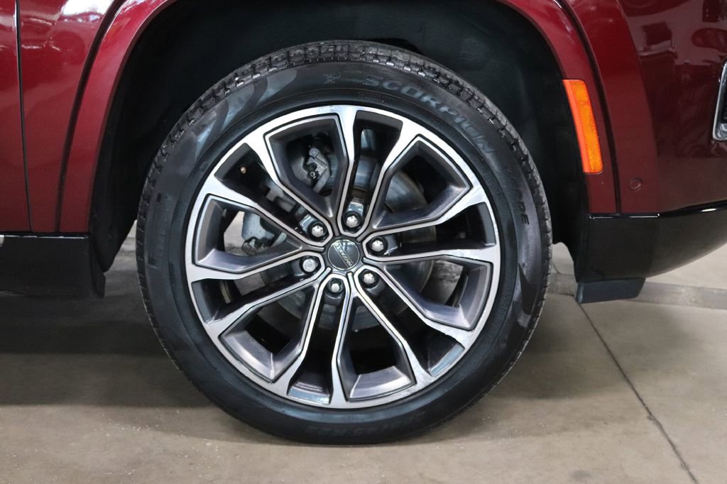 Used 2023 Jeep Grand Wagoneer Series III image 42