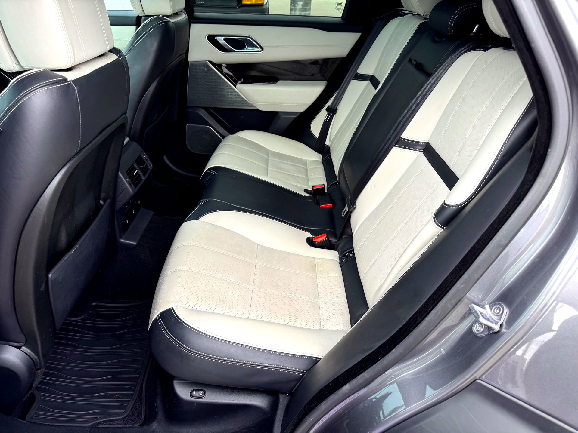 Used 2018 Land Rover Range Rover Velar image 21