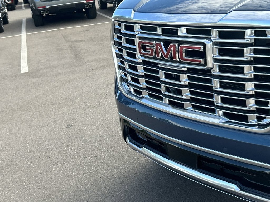 New 2026 GMC Yukon Denali w/ Denali Reserve Package AWD/4WD image 32