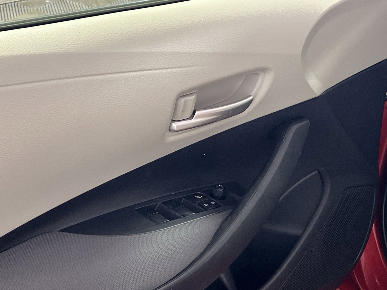 Used 2021 Toyota Corolla LE image 11