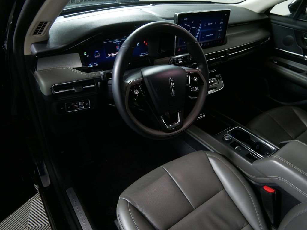 Used 2023 Lincoln Corsair Reserve w/ Towing Package image 11