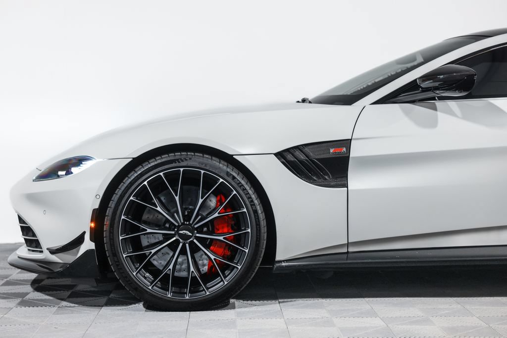 Used 2023 Aston Martin V8 Vantage Coupe RWD image 16