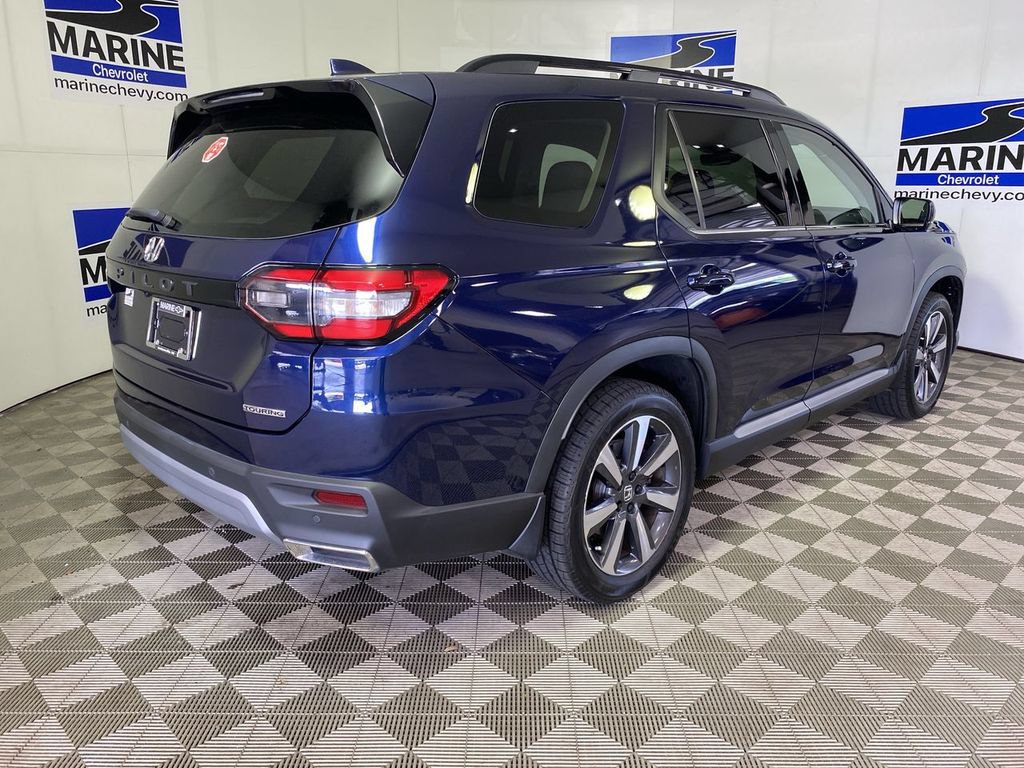Used 2025 Honda Pilot Touring image 13