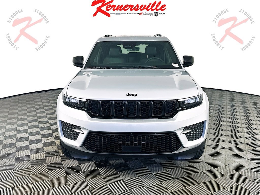 New 2025 Jeep Grand Cherokee Altitude video 2