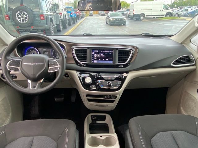 Used 2022 Chrysler Voyager LX FWD image 16